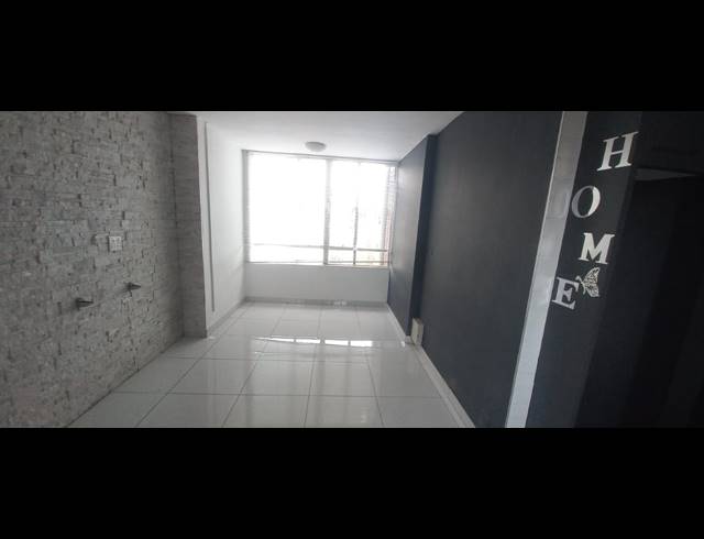 2 BEDROOM FLAT TO LET IN ESSENWOOD